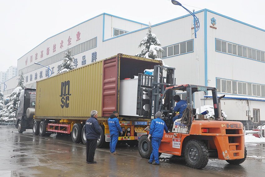 华泰集团设计制造的50T/D大豆、花生、小黑籽预处理榨油，20T/D浸出，20T/D精炼项目发往埃塞俄比亚