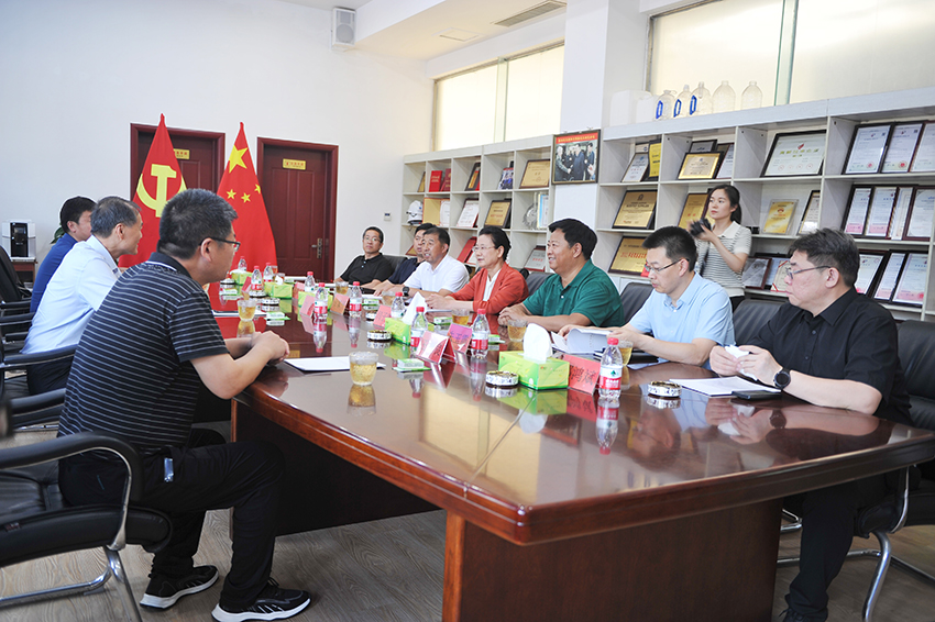 省人大财经委员会主任委员刘荃一行莅临华泰智能装备集团调研