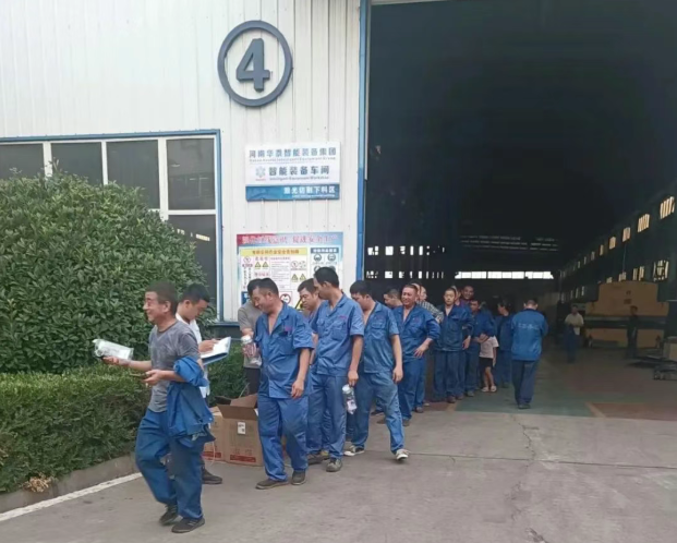 华泰智能装备夏日送清凉 点滴关怀暖人心